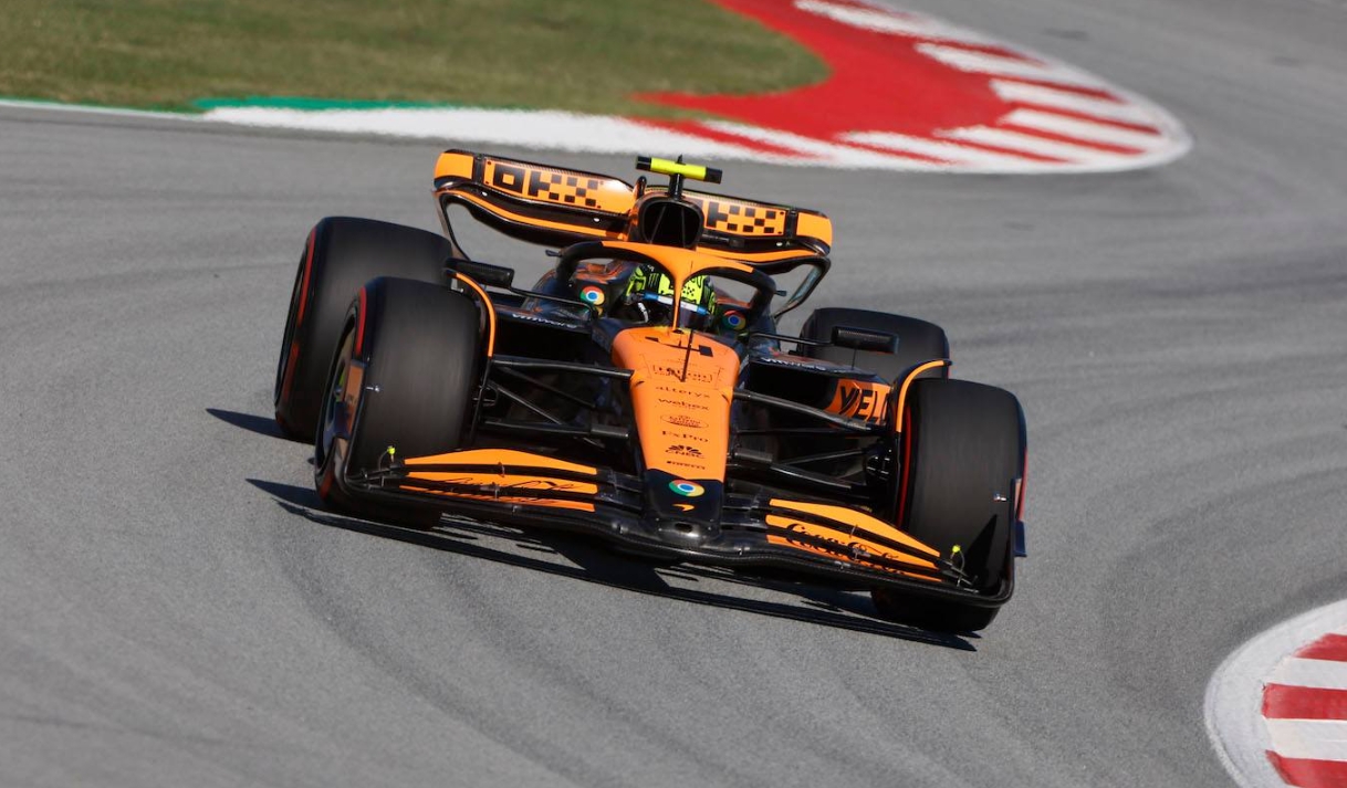 爱游戏官方-红牛车队绝杀迈凯伦，诺里斯统治全场