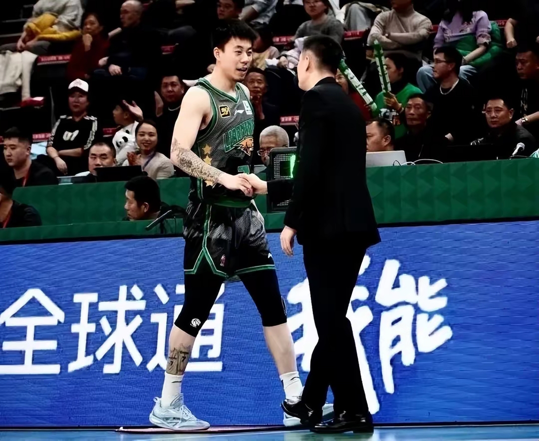 爱游戏下载-广州队逆转快船，张镇麟扛起全队