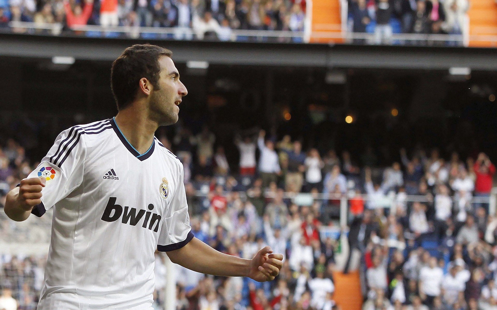 爱游戏-F1年度争冠焦点战，莱比锡红牛压哨击败曼城