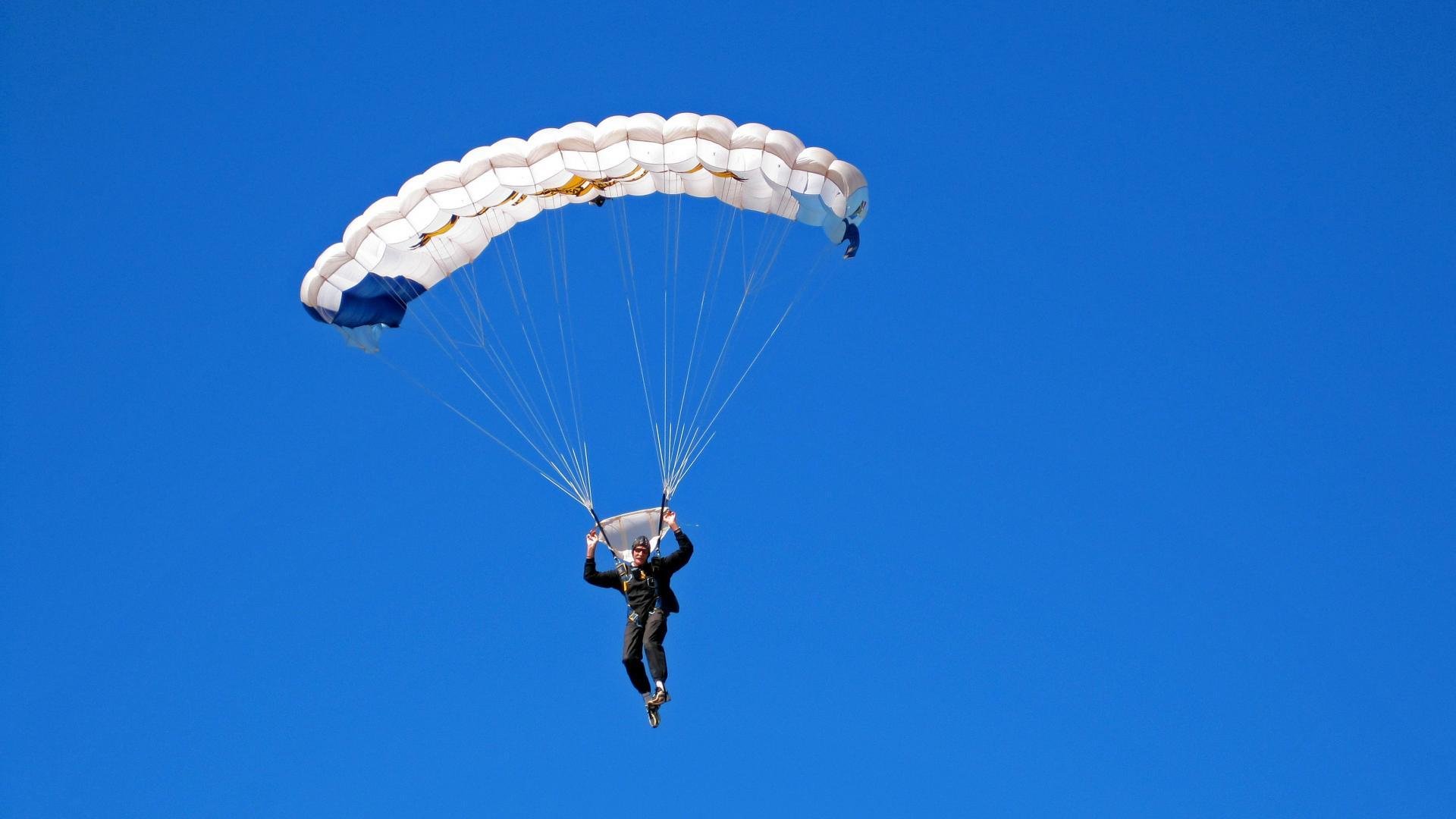 拜仁横扫伊朗？不，是足球的全球化寓言与德布劳内的接管哲学